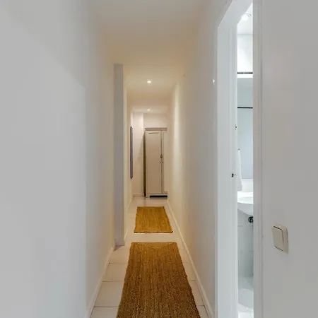 Canela Homes Ninot Apartment